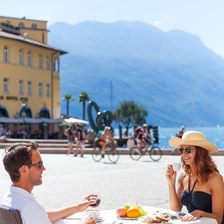 Hotel Portici - Romantik & Wellness Riva del Garda Exterior foto
