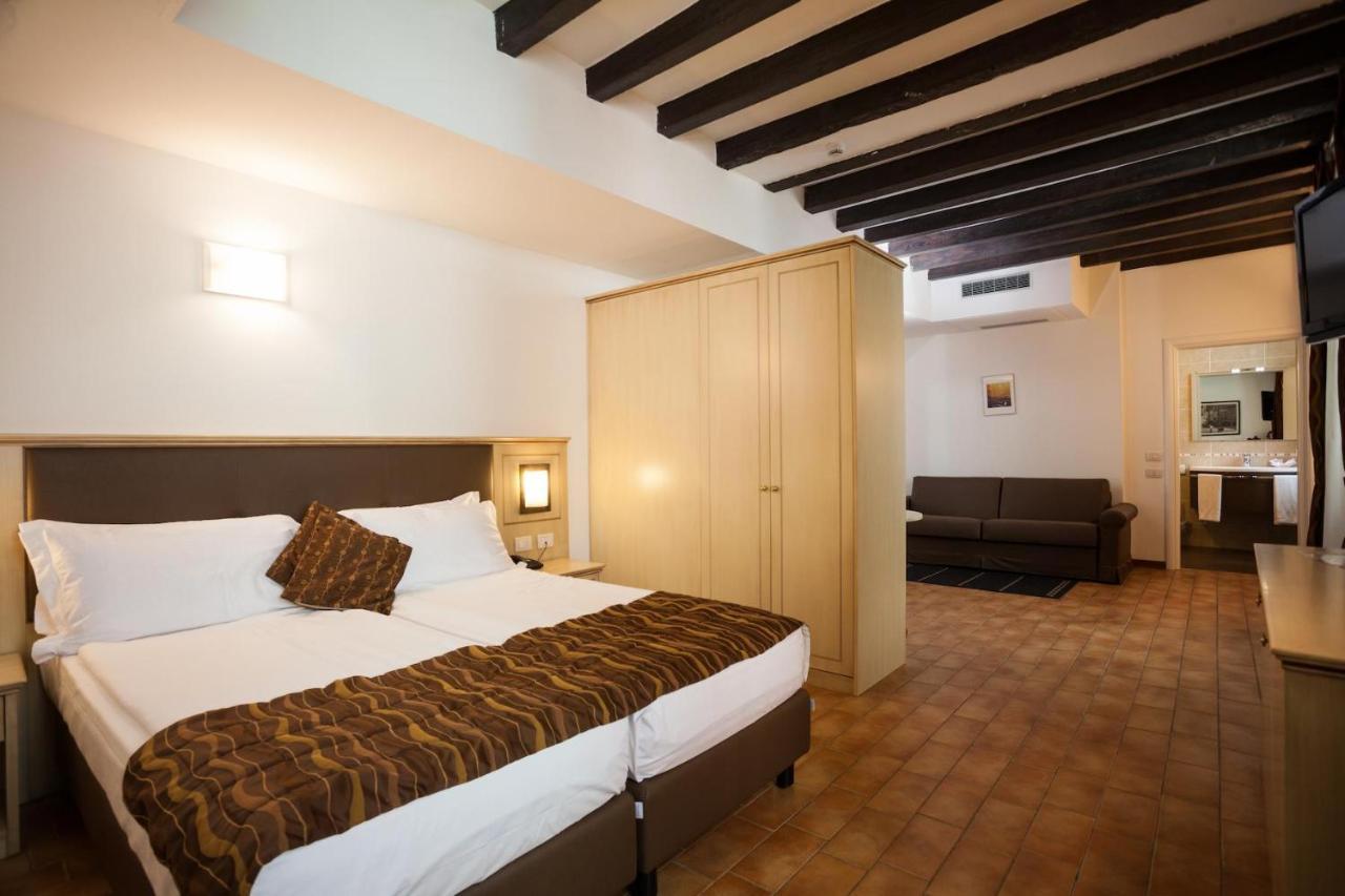 Hotel Portici - Romantik & Wellness Riva del Garda Exterior foto